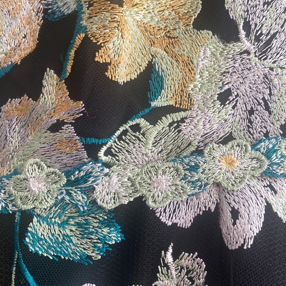 Current season NWT Marchesa Black Tulle Embroidered Floral Tea Length Gown. - Picture 8 of 13